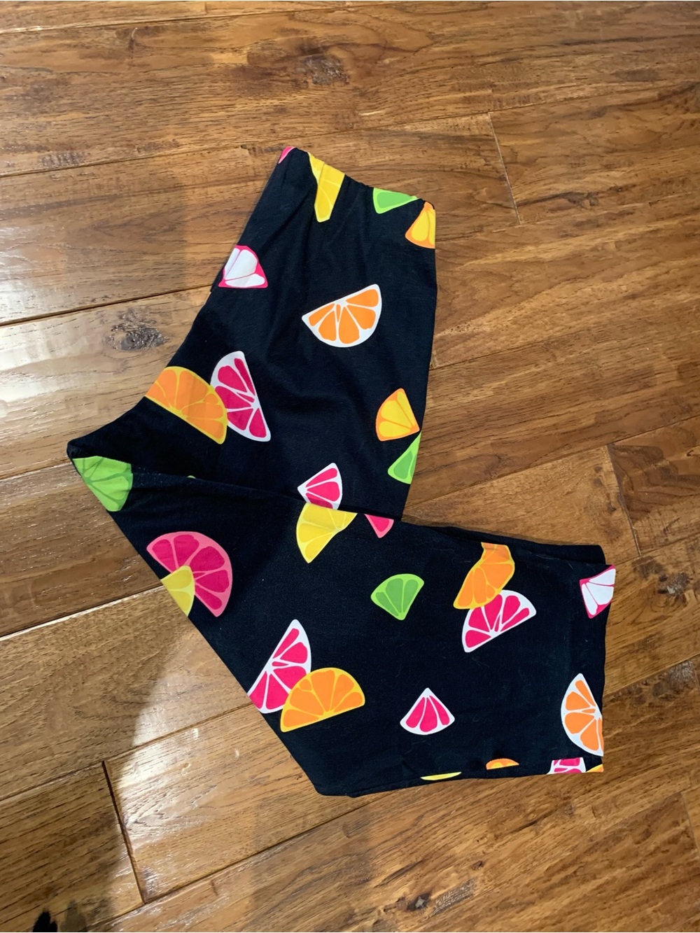 Vintage Briggs New York Black Capris Pants with Neon Citrus Slices - Picture 7 of 10